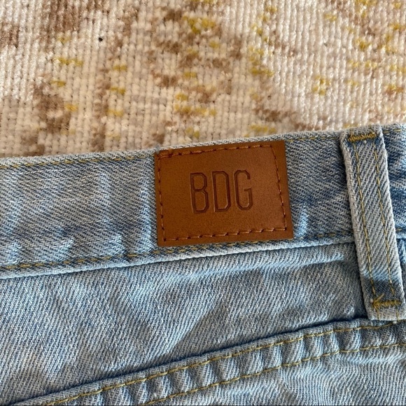 BDG Girlfriend High Rise Jean Shorts Urban Outfitters Blue Distressed Sz 34 - Picture 8 of 14